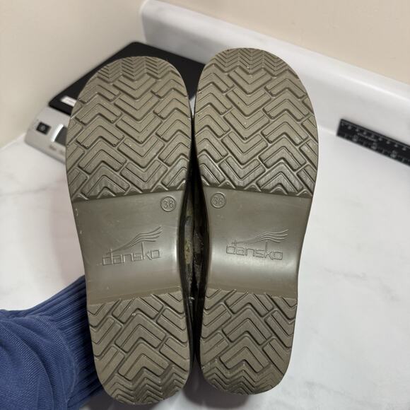 Dansko Professional Clog Size EU 38 US 8 Camo Leather Work Shoe Slip-On Platform - Picture 7 of 12